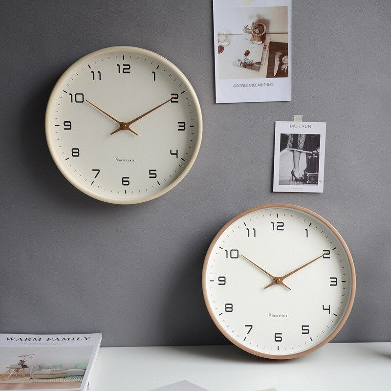 Minimalistisk Veggklokke i Trä med Skandinavisk Design