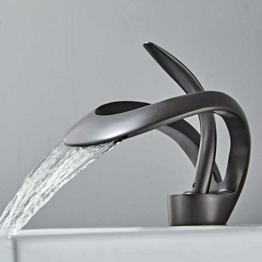 Modern Baderomskran med Elegant Vannfall Design