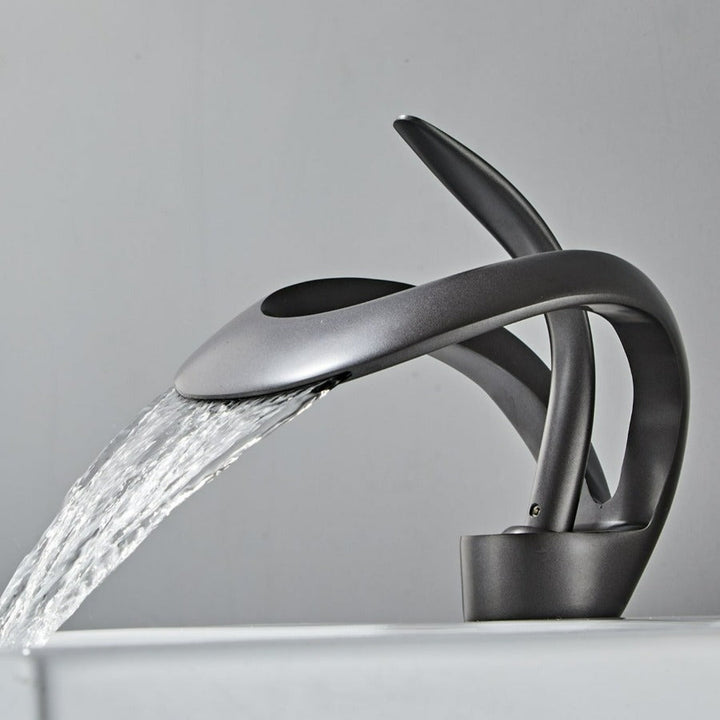 Modern Baderomskran med Elegant Vannfall Design