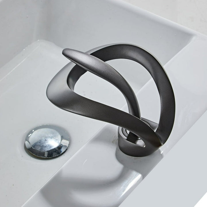 Modern Baderomskran med Elegant Vannfall Design