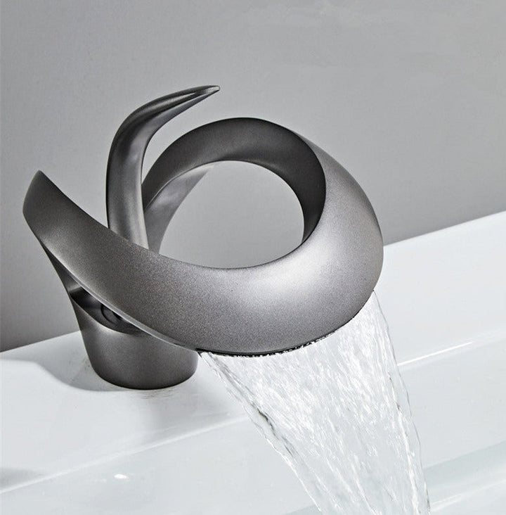 Modern Baderomskran med Elegant Vannfall Design