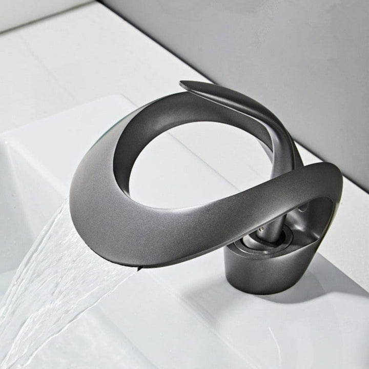 Modern Baderomskran med Elegant Vannfall Design