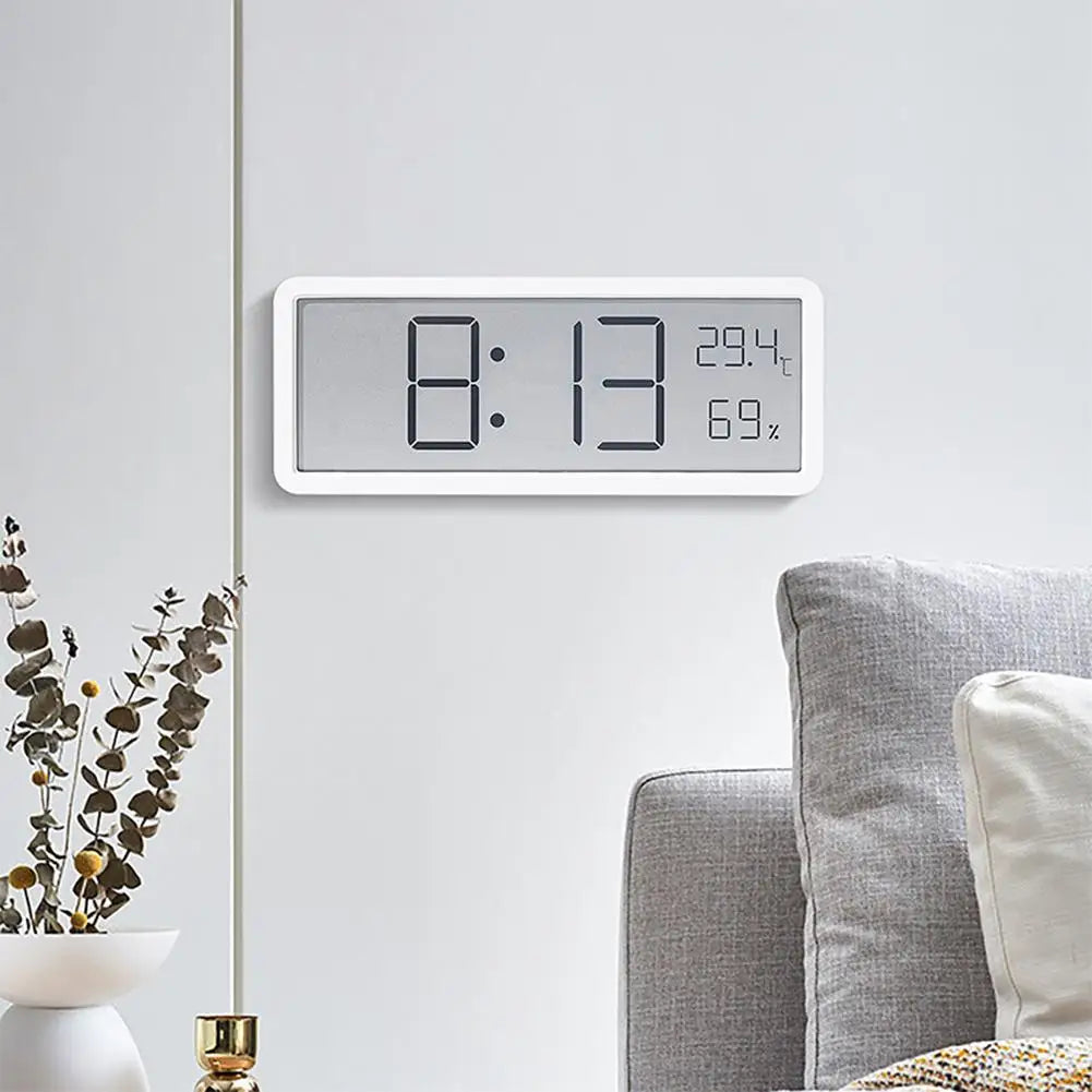 Modern Digital Veggklokke med LED-skjerm och Sensorer