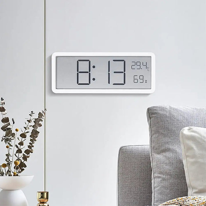 Modern Digital Veggklokke med LED-skjerm och Sensorer