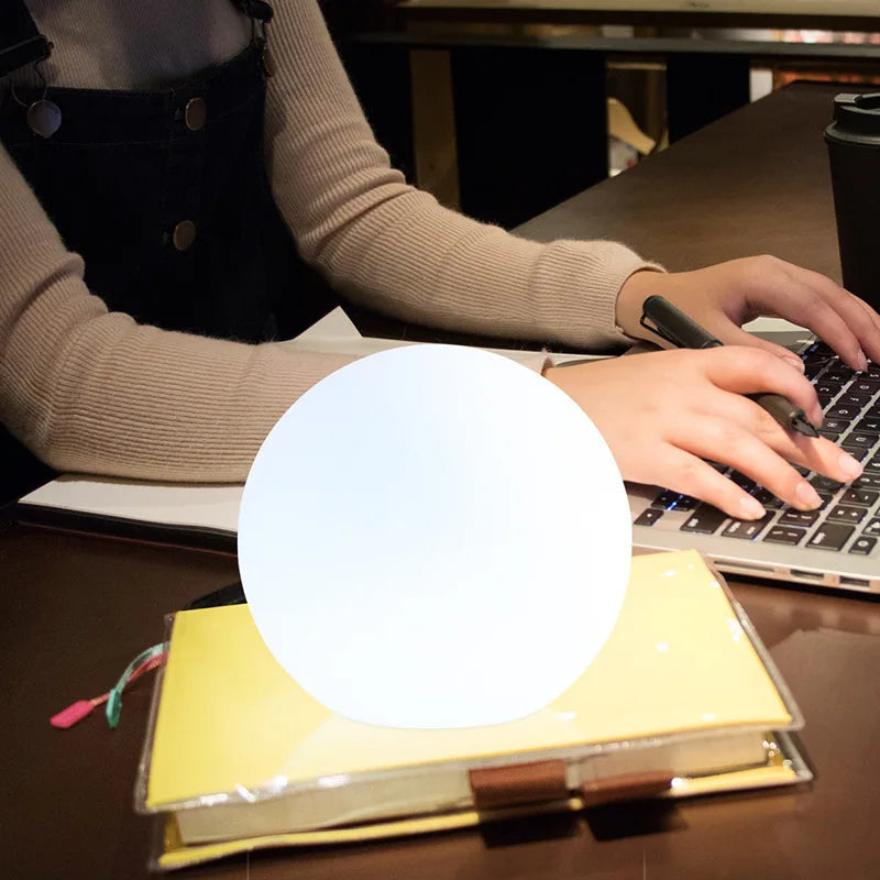 LED Kulelampe: Dynamisk Fargeendring för Stemningsfull Belysning