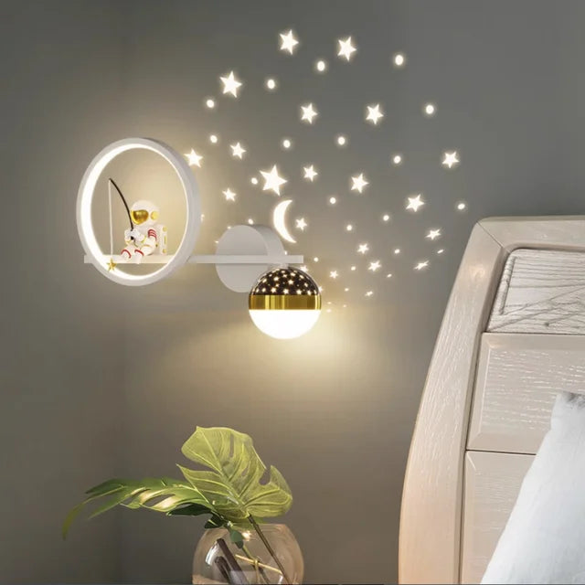 Modern Vägglampa för Barnerom – Mjuk och Lekfull Belysning