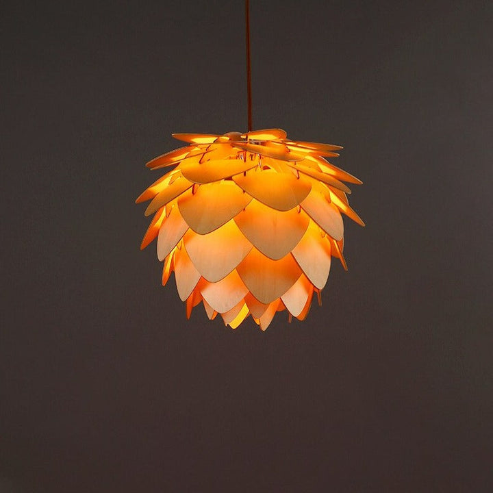 Naturlig Trä Pendellampa – Kongleformet Design