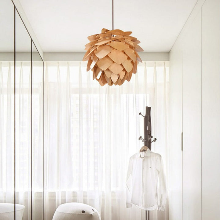 Naturlig Trä Pendellampa – Kongleformet Design