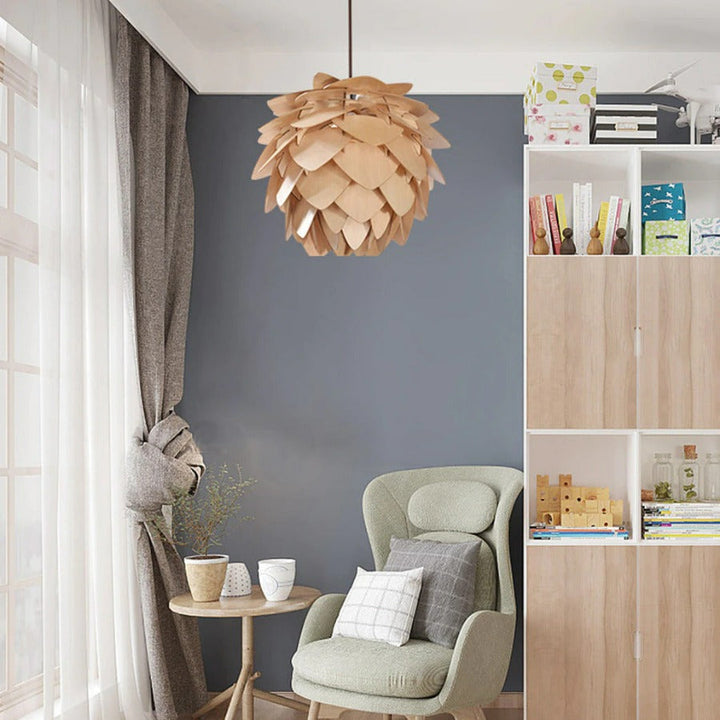 Naturlig Trä Pendellampa – Kongleformet Design