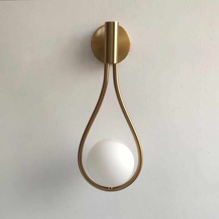 Elegant Nordisk Vägglampa – Skapa Stämning i Hemmet