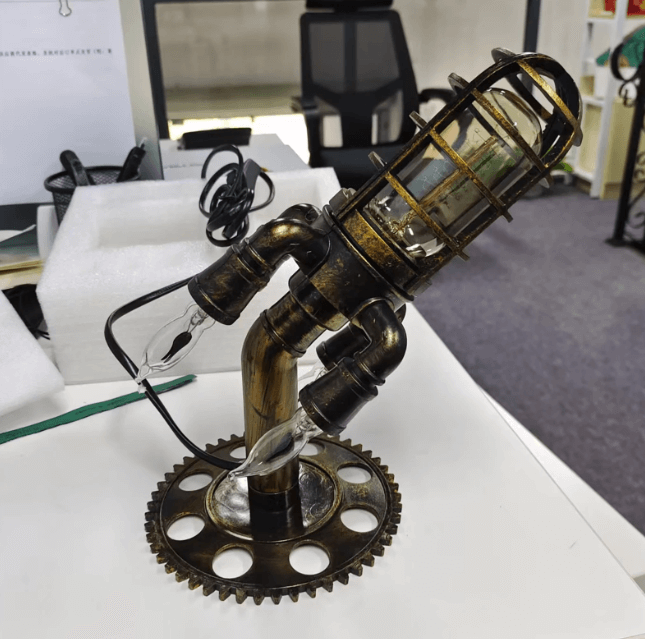 Retro Rakettlampe: Unik Steampunk Dekorasjon med LED Flammeeffekt