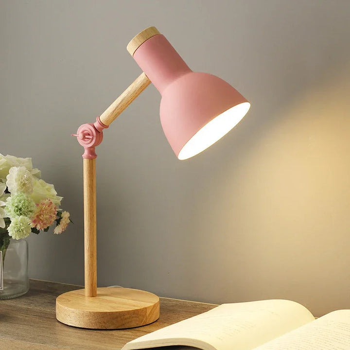 Skandinavisk Bordslampa – Flexibel Belysning i Minimalistisk Stil
