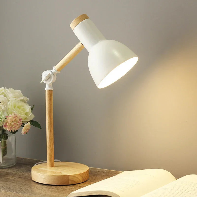 Skandinavisk Bordslampa – Flexibel Belysning i Minimalistisk Stil