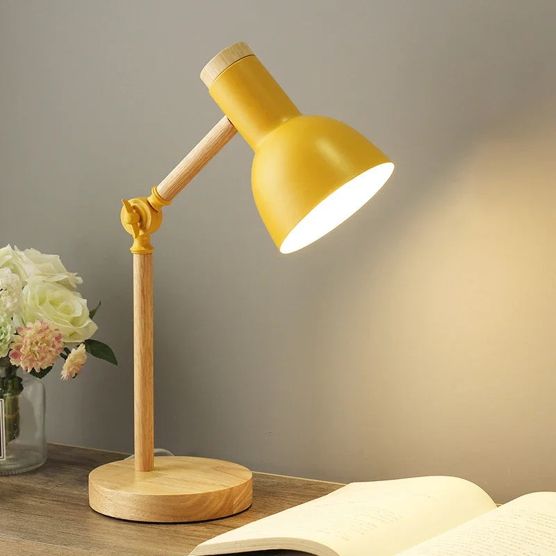 Skandinavisk Bordslampa – Flexibel Belysning i Minimalistisk Stil