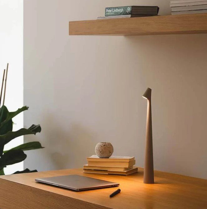 LuminaVista - Stilfull Bärbar LED Bordslampa | 3 Lysnivåer