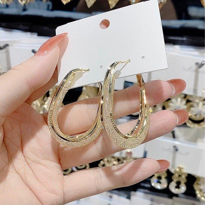 Trendig Ovale Öreringer - Glamouröst Design i Guld och Silver