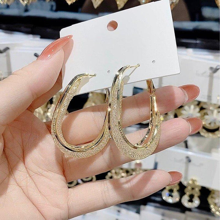 Trendig Ovale Öreringer - Glamouröst Design i Guld och Silver