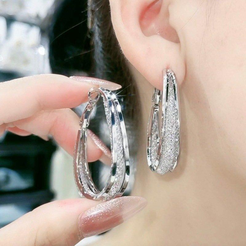 Trendig Ovale Öreringer - Glamouröst Design i Guld och Silver