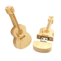USB-minnepinne i trä gitarform