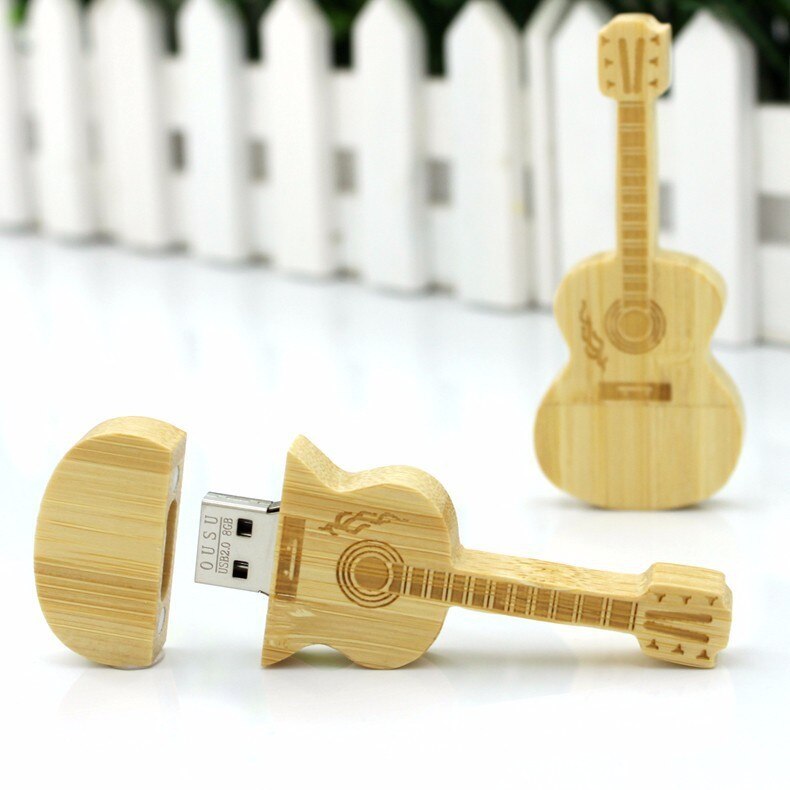 USB-minnepinne i trä gitarform