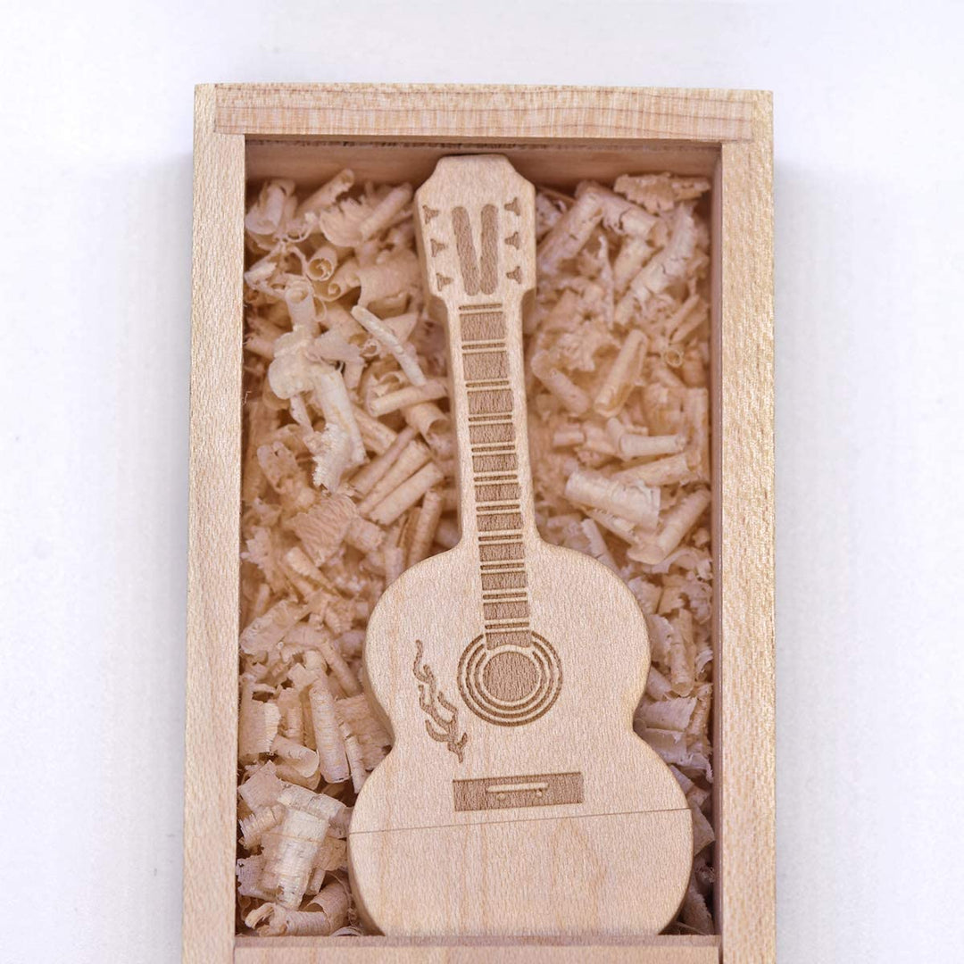 USB-minnepinne i trä gitarform