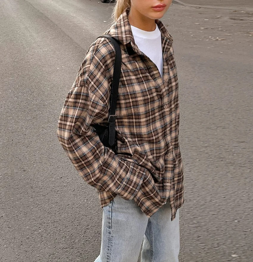Dam Vintage Rutig Långärmad Blus – Tidlös Stil och Komfort