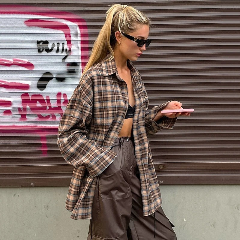 Dam Vintage Rutig Långärmad Blus – Tidlös Stil och Komfort